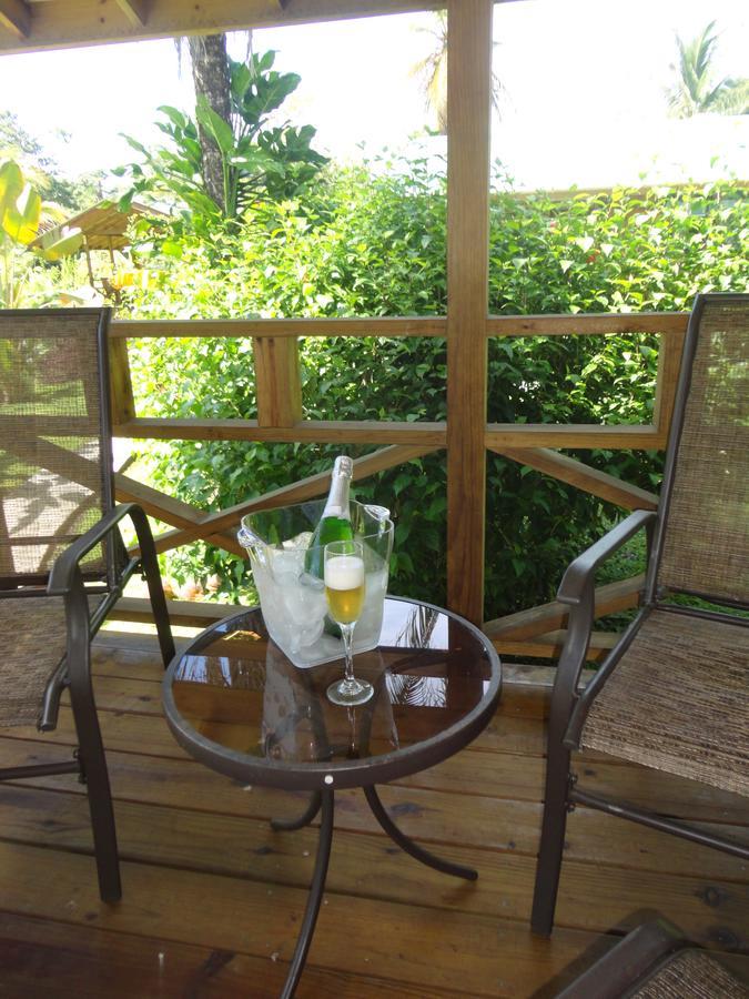 J And H Garden Cabinas Bocas del Toro Eksteriør billede