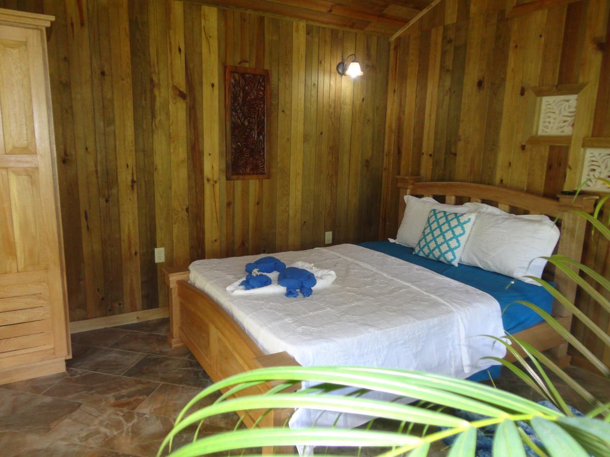 J And H Garden Cabinas Bocas del Toro Eksteriør billede