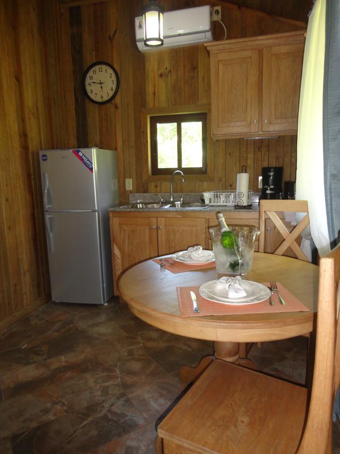 J And H Garden Cabinas Bocas del Toro Eksteriør billede