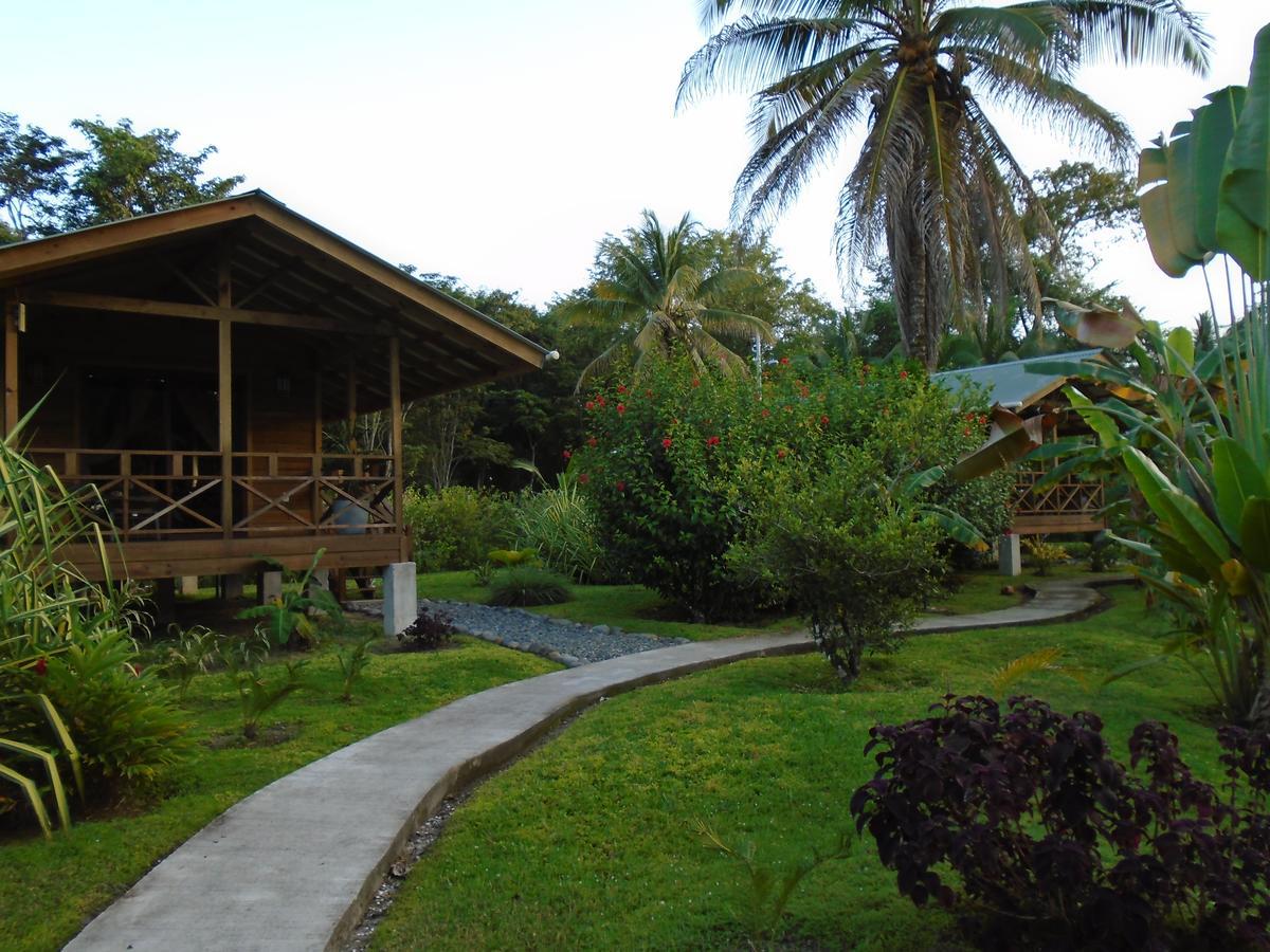 J And H Garden Cabinas Bocas del Toro Eksteriør billede